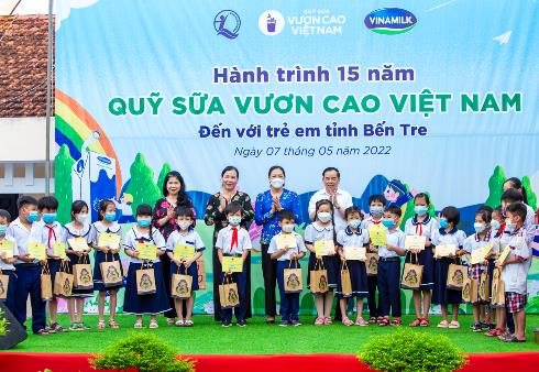 Vinamilk khởi động hành trình năm thứ 15 của Quỹ Vươn cao Việt Nam tại nhiều địa phương - Ảnh 2.