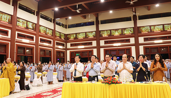 Nghệ An: Chủ tịch UBND tỉnh chúc mừng Đại lễ Phật đản năm 2022 - Ảnh 1.