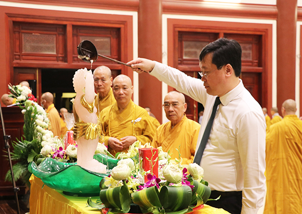 Nghệ An: Chủ tịch UBND tỉnh chúc mừng Đại lễ Phật đản năm 2022 - Ảnh 6.