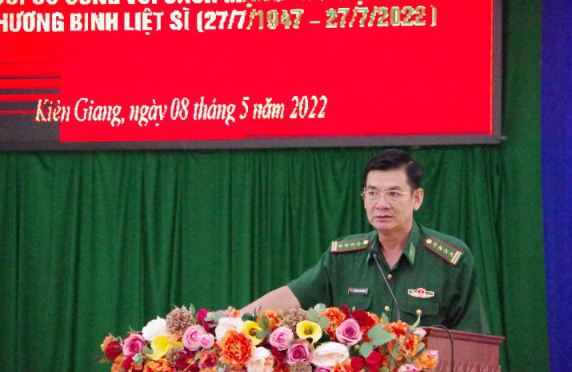 Đại tá Huỳnh Văn Đông - Bí thư Đảng ủy, Chính ủy Bộ đội Biên phòng tỉnh Kiên Giang phát biểu tại buổi lễ ký kết.
