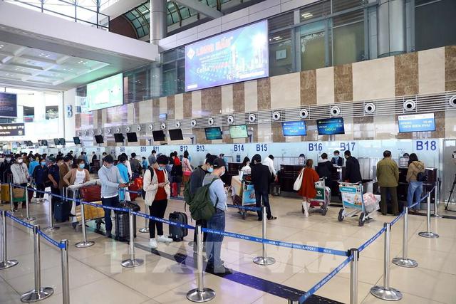 TP Hồ Chí Minh: Tăng tần suất phục vụ hành khách tại sân bay Tân Sơn Nhất - Ảnh 1.