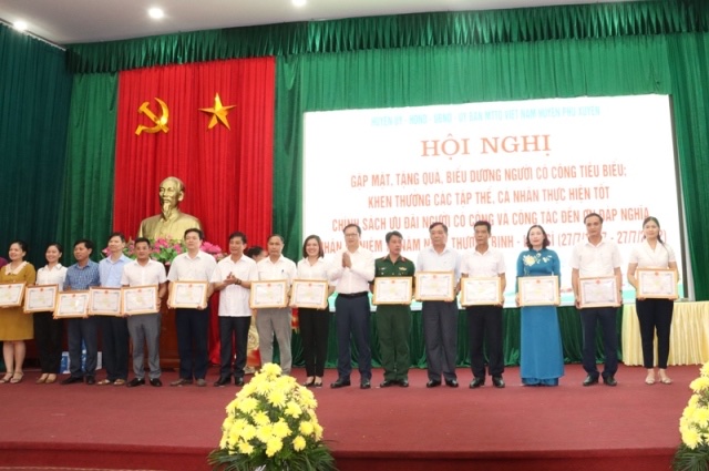 UBND huyện Phú Xuyên (Hà Nội) phối hợp với Công ty cổ phần sữa Natrumax Việt Nam gặp mặt, tri ân người có công  - Ảnh 3.