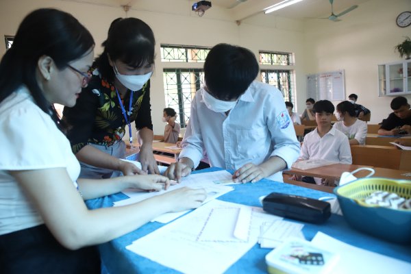 Phú Thọ: Hơn 15.880 thí sinh làm thủ tục dự thi tốt nghiệp THPT năm 2022 - Ảnh 1.