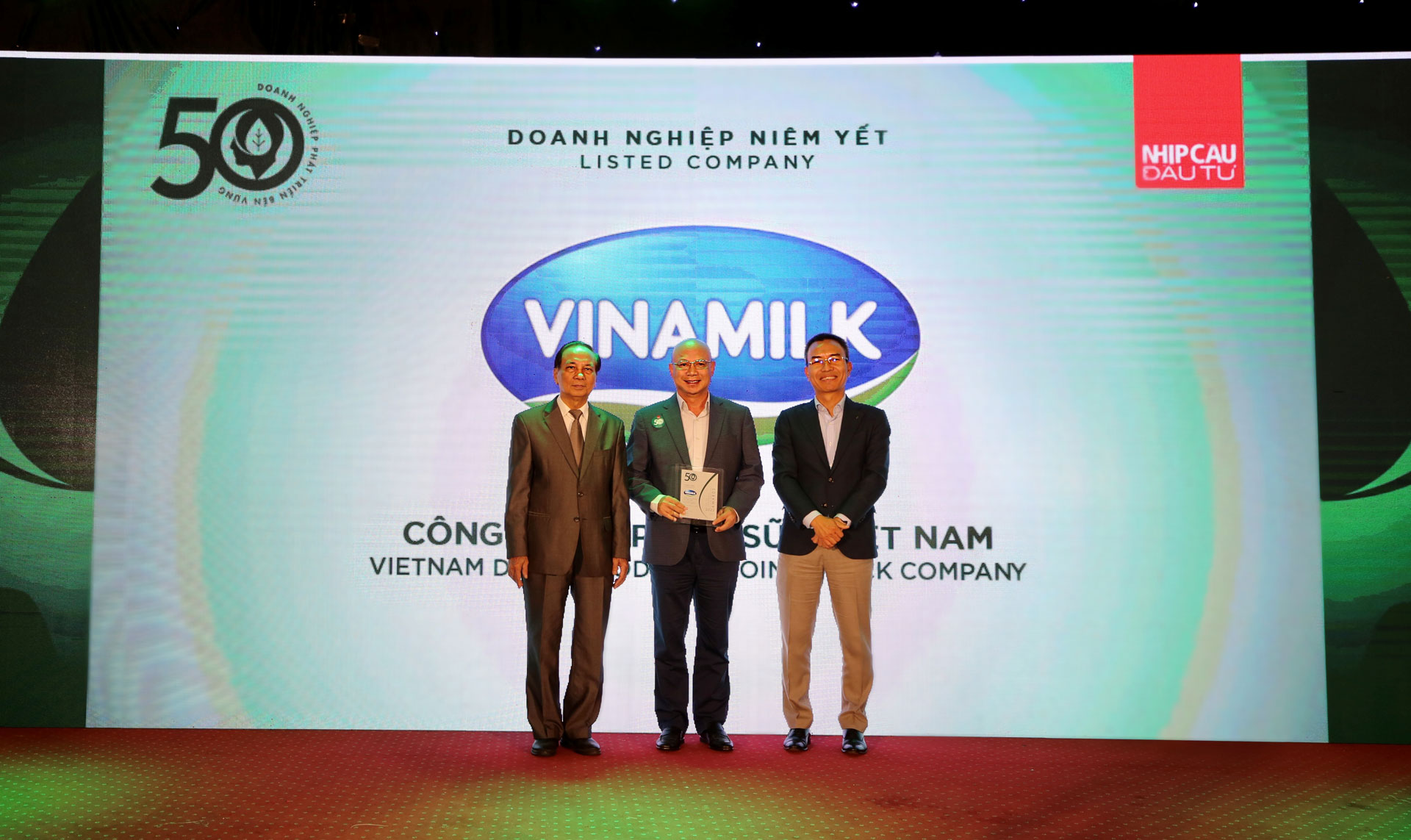 Vinamilk nhận Giải thưởng Top 50 Doanh nghiệp phát triển bền vững 2022 - Ảnh 1.