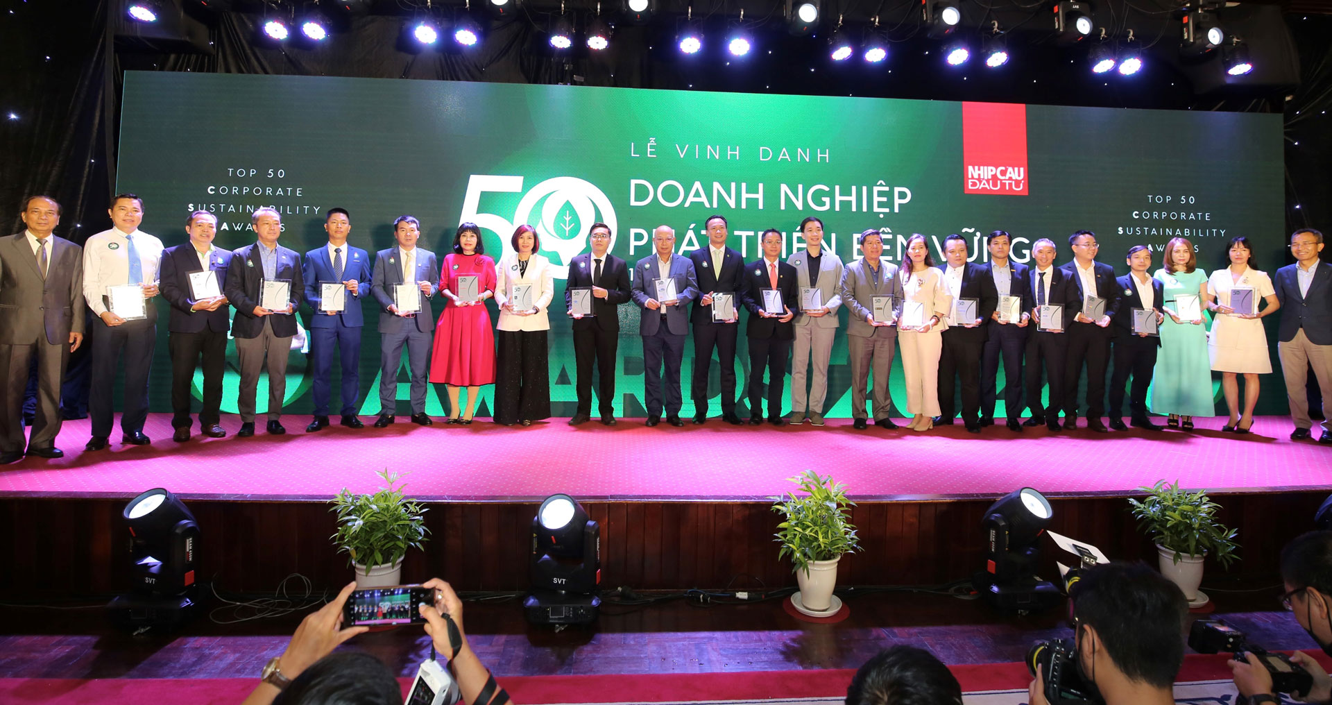 Vinamilk nhận Giải thưởng Top 50 Doanh nghiệp phát triển bền vững 2022 - Ảnh 2.
