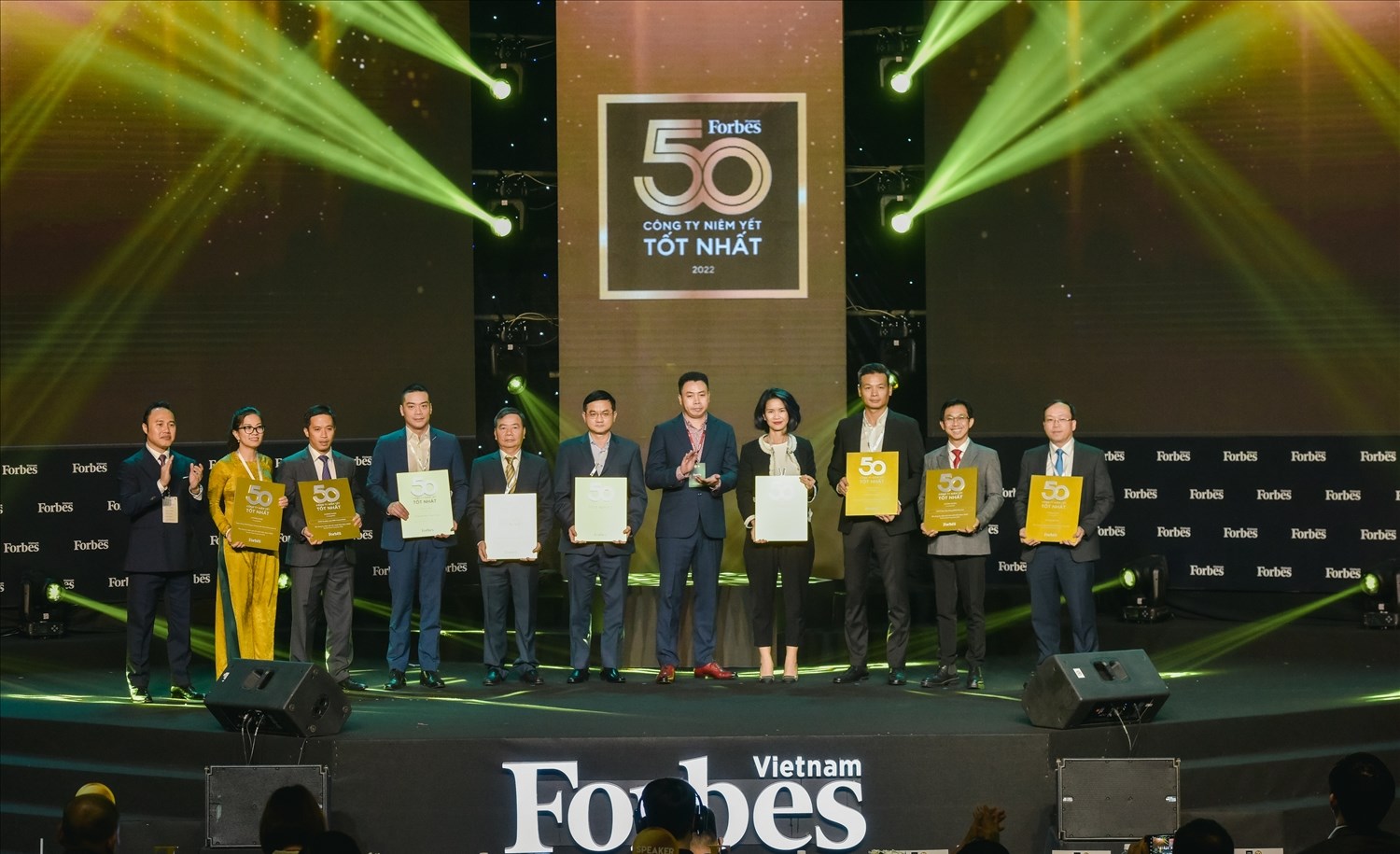 Vinamilk 10 năm liền góp mặt trong Top 50 Doanh nghiệp niêm yết tốt nhất của Forbes Việt Nam - Ảnh 2.