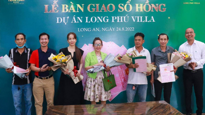 Trần Anh Group bàn giao sổ hồng đợt 1 dự án Long Phú Villa cho cư dân - Ảnh 2.