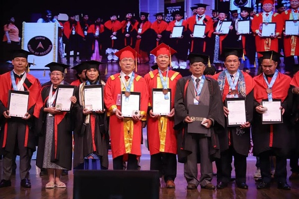 Doanh nhân Nguyễn Văn Đệ - Người thứ hai của Việt Nam được Viện Đại học Kỷ lục Thế giới phong vị Giáo sư - Ảnh 1.