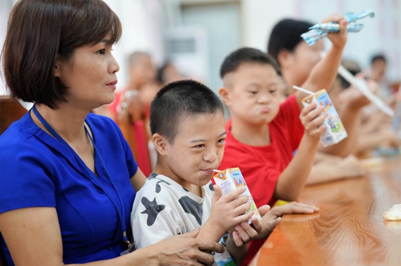 Vinamilk và Quỹ sữa vươn cao Việt Nam cùng trẻ em vui Tết trung thu - Ảnh 5.