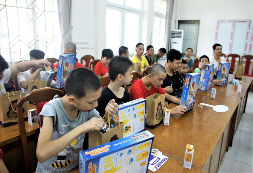 Vinamilk và Quỹ sữa vươn cao Việt Nam cùng trẻ em vui Tết trung thu - Ảnh 6.
