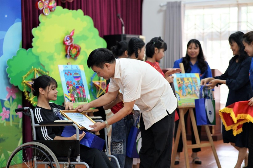 Vinamilk và Quỹ sữa vươn cao Việt Nam cùng trẻ em vui Tết trung thu - Ảnh 8.