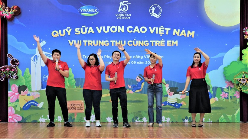 Vinamilk và Quỹ sữa vươn cao Việt Nam cùng trẻ em vui Tết trung thu - Ảnh 10.