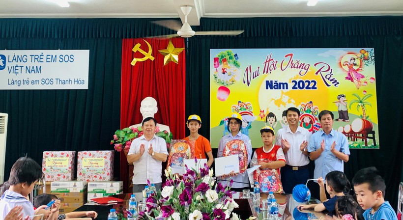 Vinamilk và Quỹ sữa vươn cao Việt Nam cùng trẻ em vui Tết trung thu - Ảnh 12.