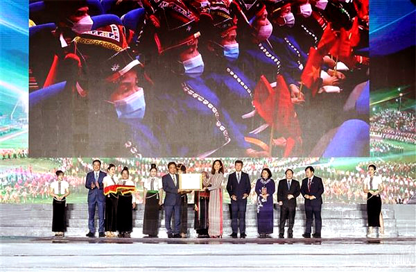 Tỉnh Yên Bái: Đón nhận Bằng ghi danh “Nghệ thuật Xòe Thái” và khai mạc Lễ hội Văn hóa, Du lịch đặc biệt năm 2022 - Ảnh 4.