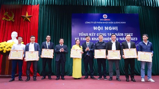 Công ty cổ phần Nhiệt điện Quảng Ninh: Tổ chức Hội nghị tổng kết công tác năm 2022 và triển khai nhiệm vụ năm 2023  - Ảnh 9.