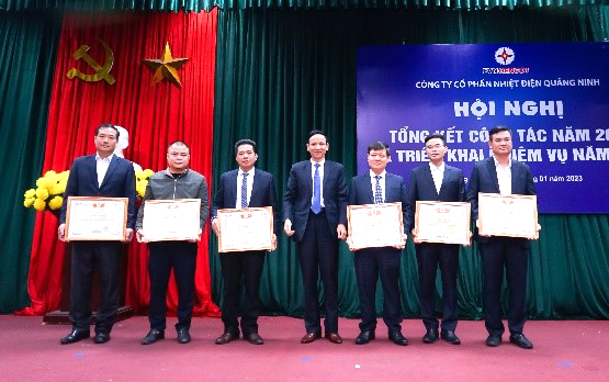 Công ty cổ phần Nhiệt điện Quảng Ninh: Tổ chức Hội nghị tổng kết công tác năm 2022 và triển khai nhiệm vụ năm 2023  - Ảnh 10.