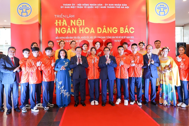 Thủ tướng: Xây dựng người Hà Nội tiêu biểu cho văn hóa, lương tri và phẩm giá con người Việt Nam - Ảnh 4.