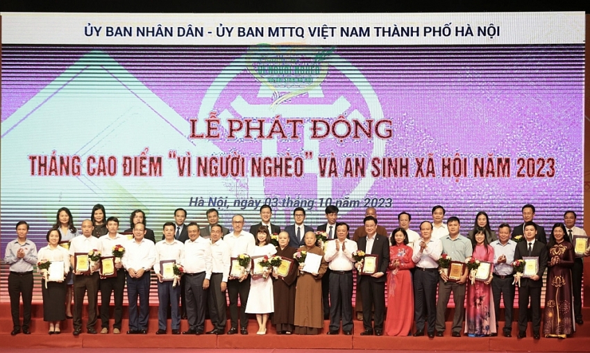 T&T Group ủng hộ 1 tỷ đồng cho Quỹ “Vì người nghèo” thành phố Hà Nội - Ảnh 3.