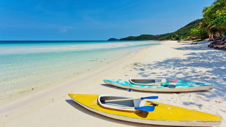Lonely Planet gợi ý tắm biển, đi tour đảo và cáp treo tại Phú Quốc - Ảnh 1.