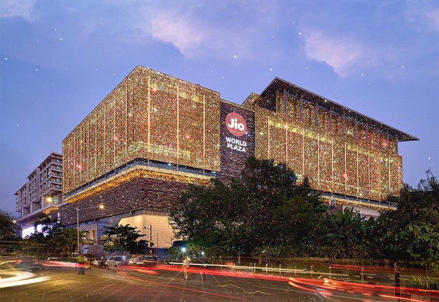 Trung tâm mua sắm Jio World Plaza sang trọng ở thành phố Mumbai. Ảnh: Isha Ambani/Facebook