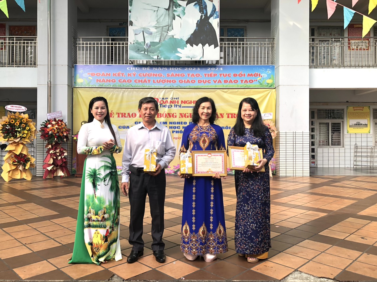 Tạp chí Doanh nghiệp và Tiếp thị trao học bổng Nguyễn Văn Trỗi cho học sinh nghèo hiếu học năm thứ 9- Ảnh 5.