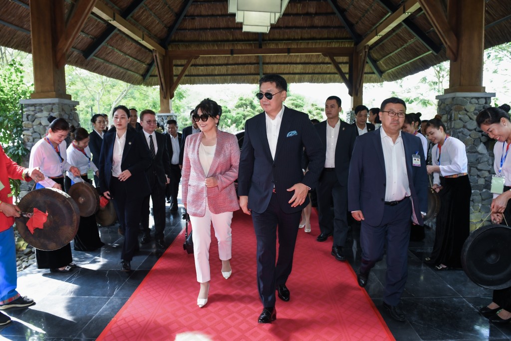 Serena Resort Kim Bôi đón tiếp đoàn Tổng thống Mông Cổ khi sang thăm Việt Nam - Ảnh 1.