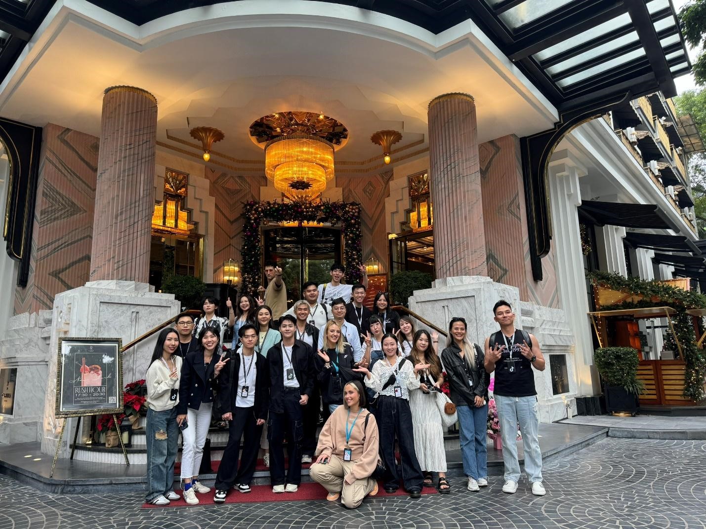 Loạt TikTok Creators thưởng thức “phở BlackPink”, ghé thăm Hạ Long, Phú Quốc- Ảnh 3.