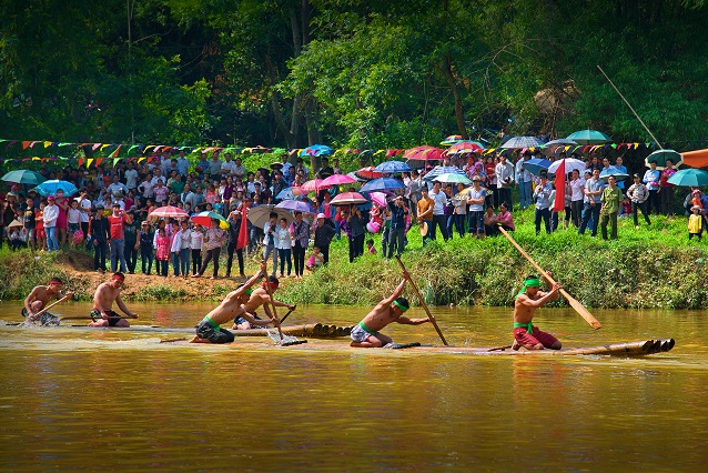 Lạng Sơn: Ấn tượng đua bè mảng trên sông Kỳ Cùng - Ảnh 1.