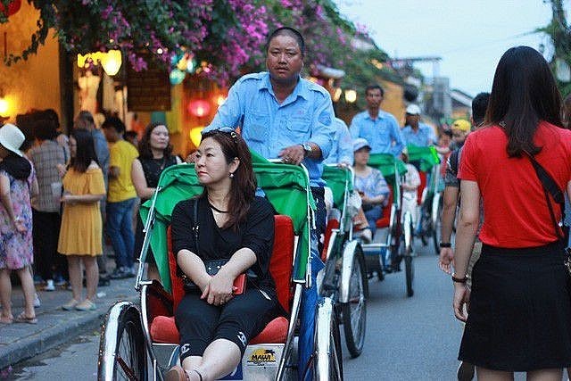 HSBC đánh giá Du lịch sẽ là một ngành then chốt của Việt Nam trong năm 2023 - Ảnh 1.
