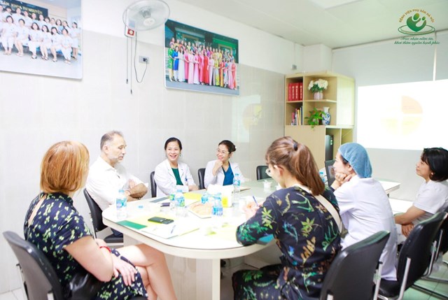 Đoàn chuyên gia Viện Karolinska, Thụy Điển đến tham quan và làm việc về quản lý thai sản với bệnh nhân nguy cơ cao tại Bệnh viện Phụ Sản Hà Nội - Ảnh 3.