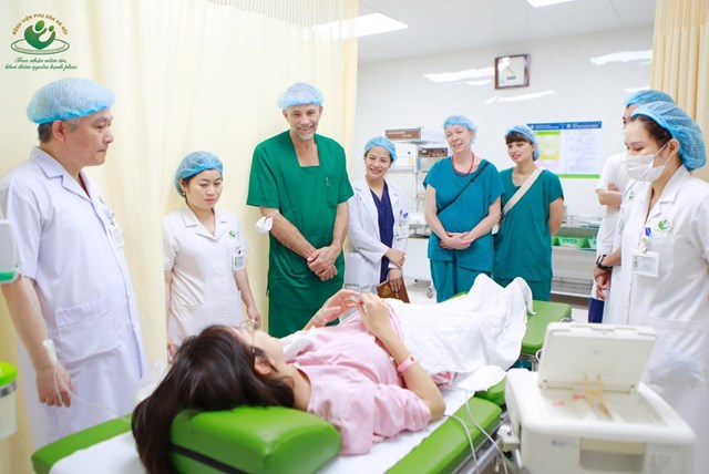 Đoàn chuyên gia Viện Karolinska, Thụy Điển đến tham quan và làm việc về quản lý thai sản với bệnh nhân nguy cơ cao tại Bệnh viện Phụ Sản Hà Nội - Ảnh 4.