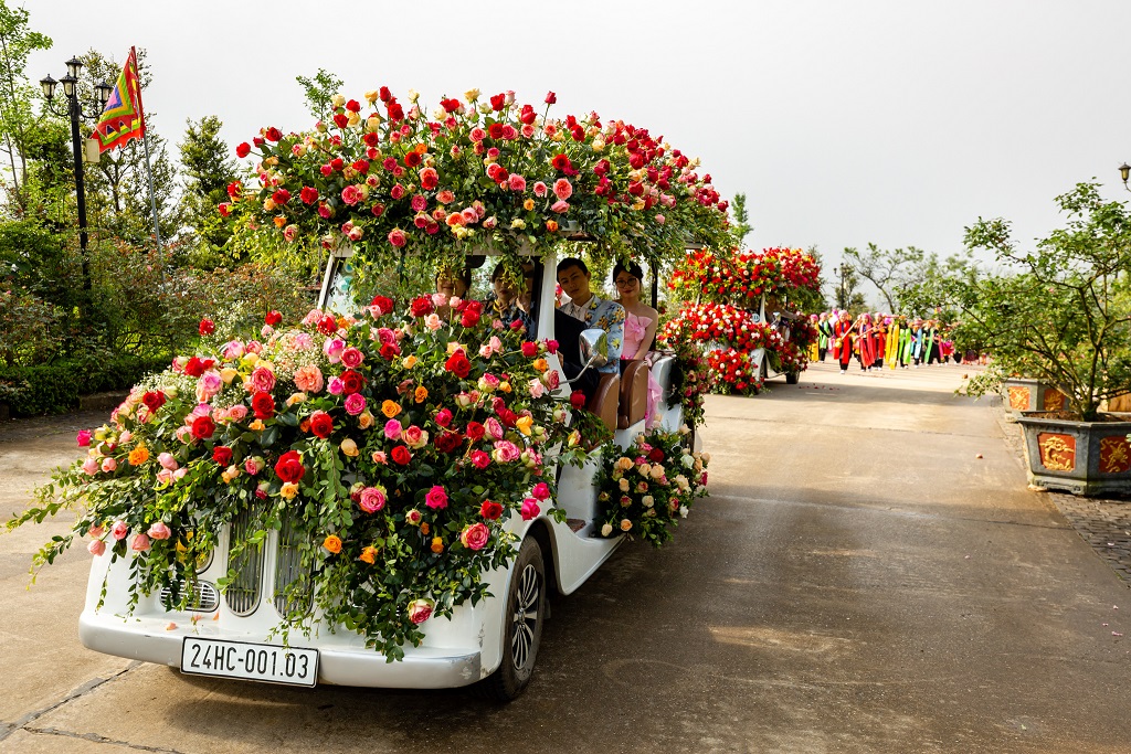 Dịp 30/4, Sa Pa tổ chức Lễ hội hoa hồng lớn nhất từ trước tới nay - Ảnh 4.
