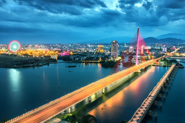 Đà Nẵng: Quý I/2023 khách du lịch chạm mốc năm 2019 - Ảnh 1.