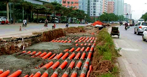 Hà Nội: Tập trung hoàn thành hạ ngầm đường dây, cáp viễn thông tại 4 quận nội đô - Ảnh 1.