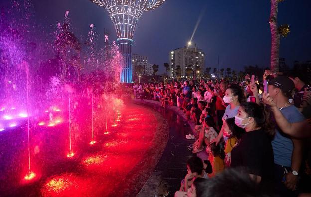 Mãn nhãn show nhạc nước tại “góc Singapore thu nhỏ” ở Sầm Sơn - Ảnh 9.