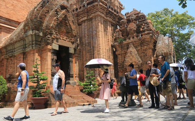 Gần 1 triệu lượt khách quốc tế đến Việt Nam trong tháng 4  - Ảnh 1.