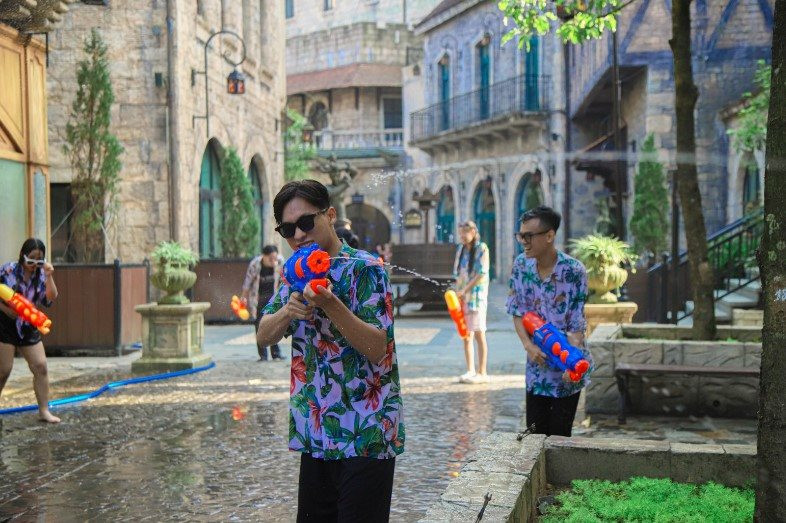 Lễ hội té nước Happy Songkran đậm chất Thái Lan lần đầu tiên diễn ra tại Sun World Ba Na Hills - Ảnh 4.