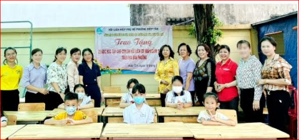 Quận Tân Phú: Hội LHPN phường Hiệp Tân tặng 25 góc học tập cho con Hội viên  - Ảnh 1.