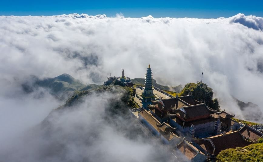 Sao Đài Loan gọi khách sạn của Sun Group ở Sa Pa là “lâu đài giữa sương mây” - Ảnh 2.