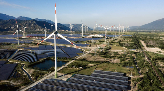 Bộ Công Thương hỏa tốc yêu cầu EVN đàm phán mua điện gió, mặt trời  - Ảnh 1.