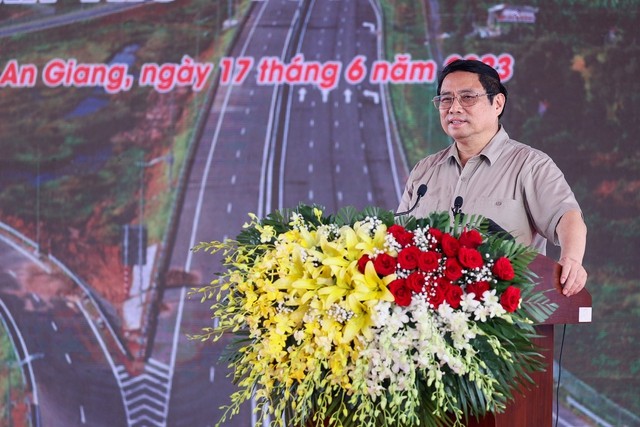 Thủ tướng phát lệnh khởi công xây dựng 188 km cao tốc trục ngang qua 4 tỉnh miền Tây - Ảnh 1.