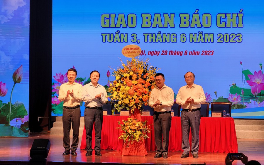 Vai Trò Của Báo Chí Trong Quảng Bá, Tiếp Thị Hình Ảnh Địa Phương, Doanh  Nghiệp - Dntt Online