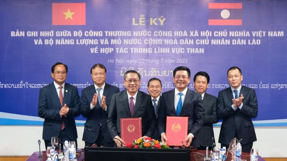 Việt Nam sẽ nhập 20 triệu tấn than mỗi năm từ Lào - Ảnh 1.