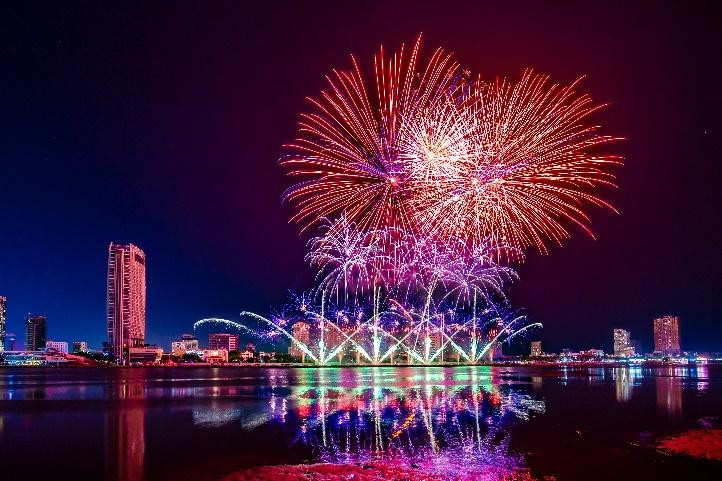 Trở lại đúng thời điểm, Lễ hội pháo hoa Quốc tế đưa Đà Nẵng thành thỏi nam châm hút khách - Ảnh 4.