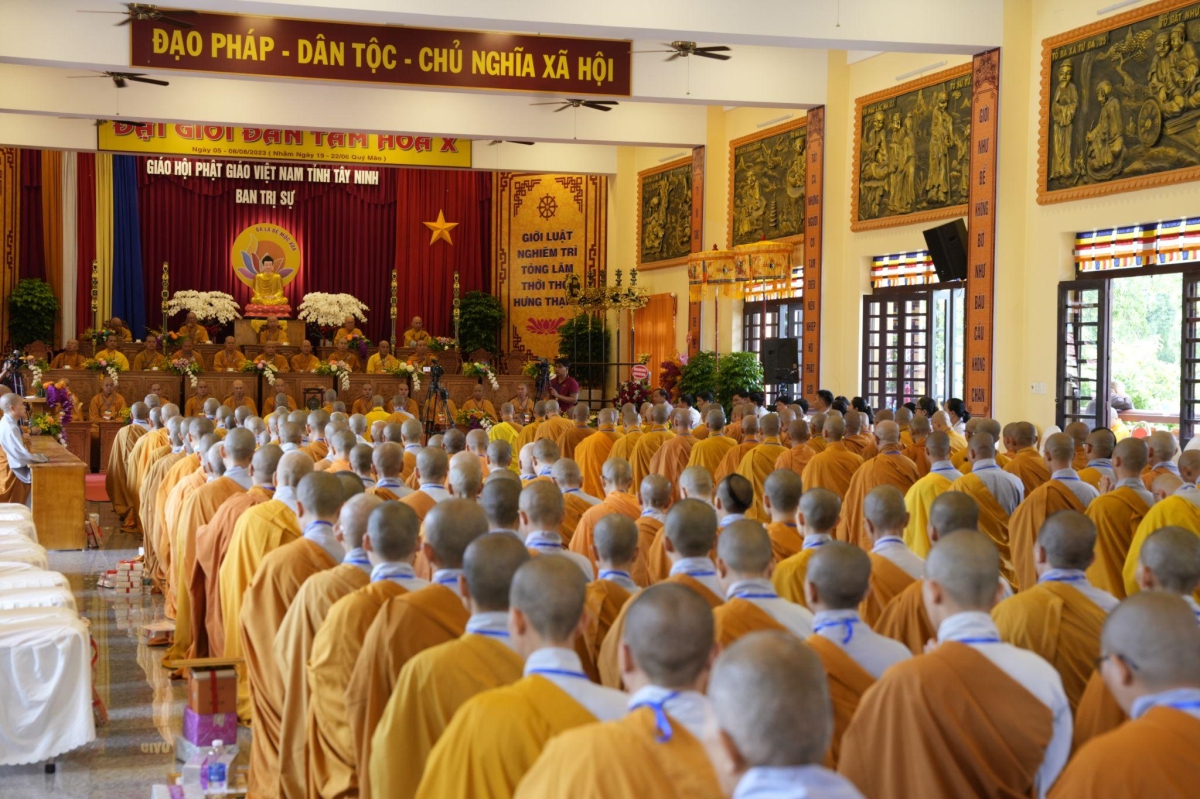 Núi Bà Đen đón hơn 400 tăng ni sư tham dự ngày hội Phật giáo lớn nhất tại Tây Ninh - Ảnh 2.
