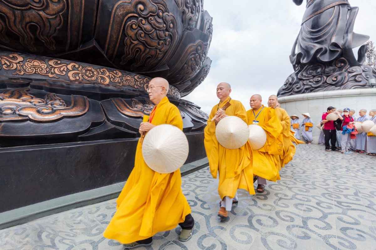 Núi Bà Đen đón hơn 400 tăng ni sư tham dự ngày hội Phật giáo lớn nhất tại Tây Ninh - Ảnh 4.