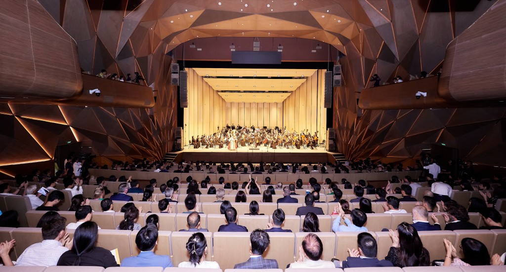 Dàn nhạc SSO và nghệ sĩ quốc tế thăng hoa cùng Hòa nhạc Tháng Tám tại Nhà hát Hồ Gươm - Ảnh 1.
