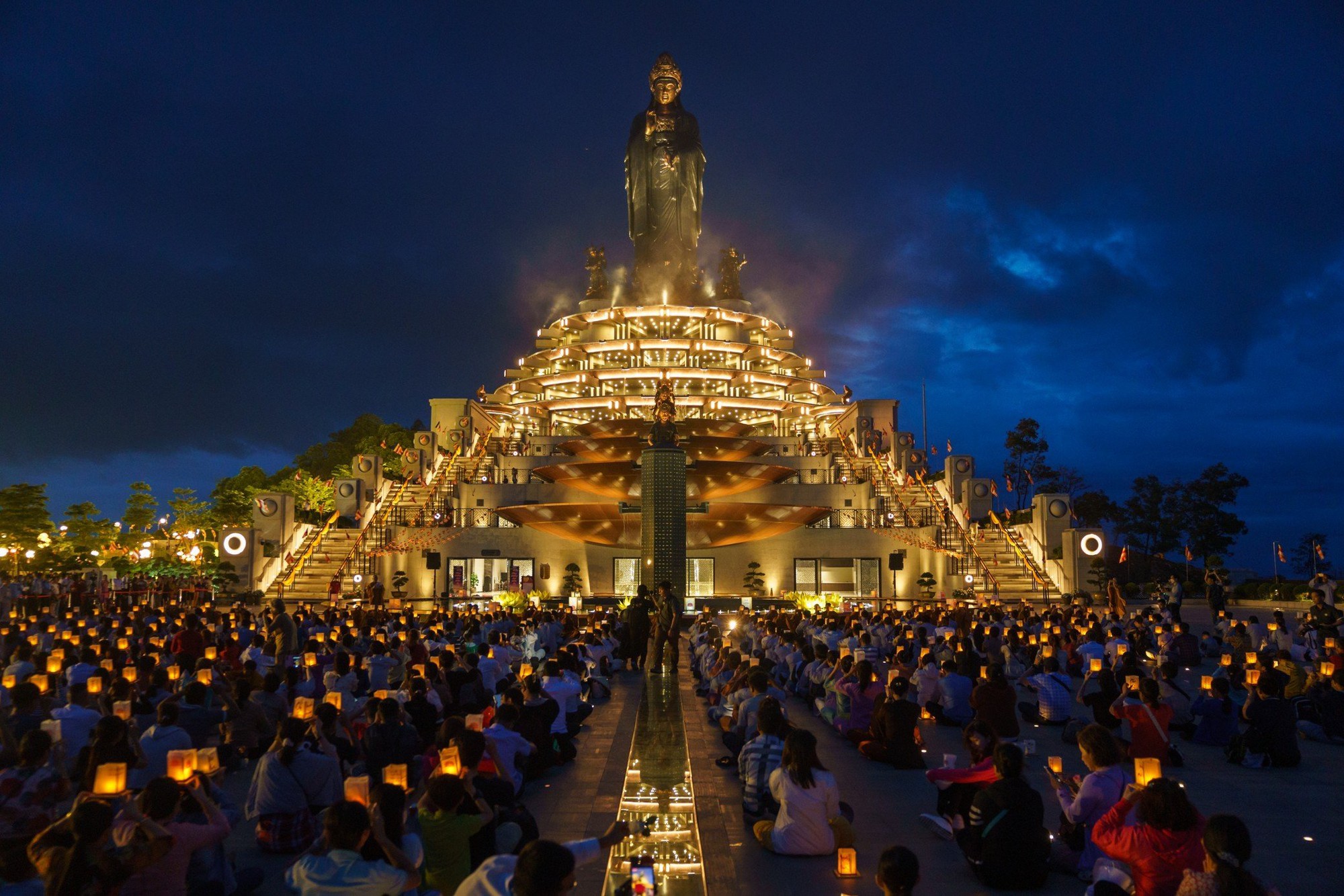 Hàng ngàn Phật tử hành hương về núi Bà Đen cầu bình an  - Ảnh 1.