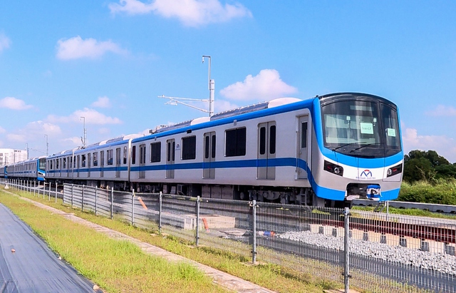 Dự kiến tháng 7/2024 sẽ đưa tuyến metro số 1 vào khai thác thương mại  - Ảnh 1.