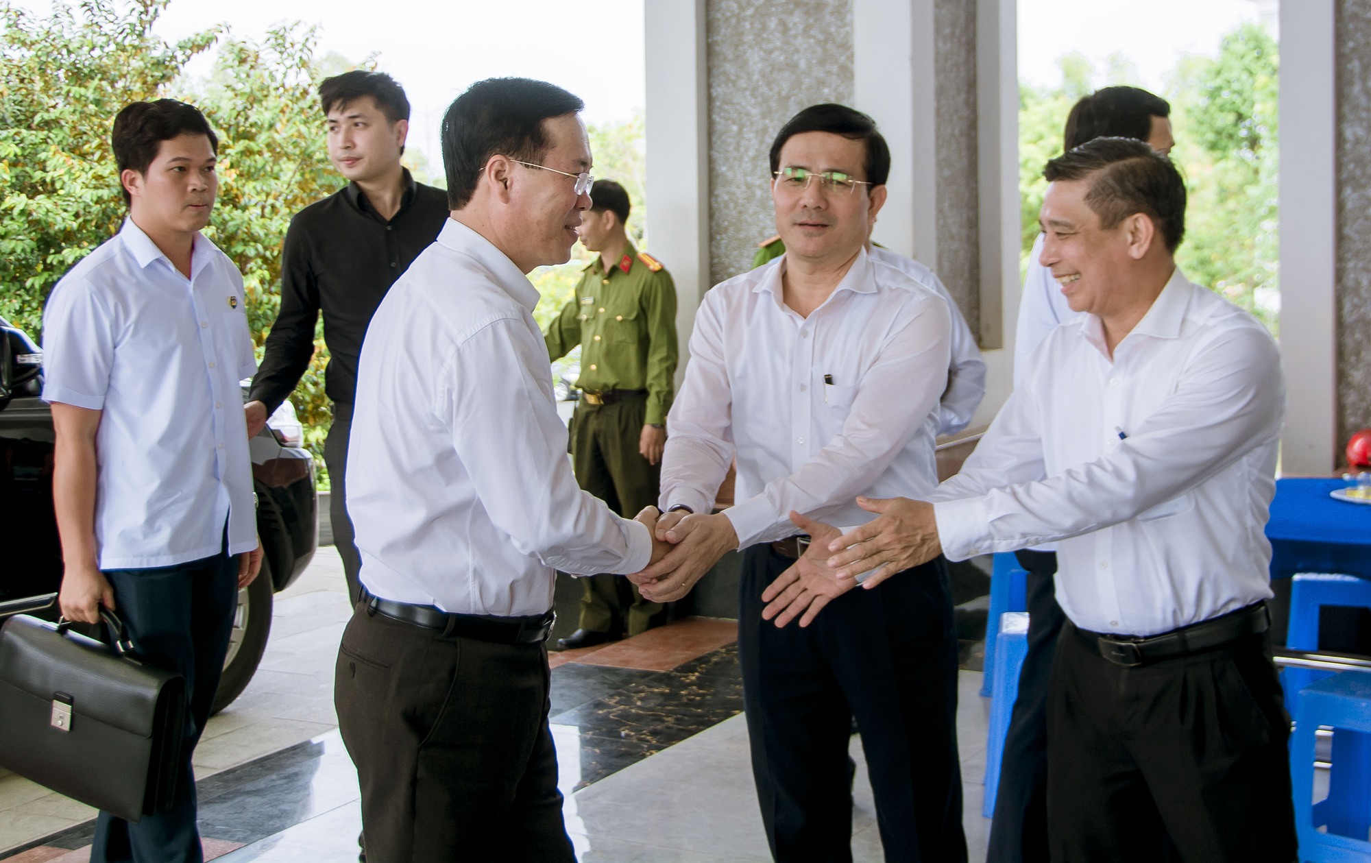 Chủ tịch nước Võ Văn Thưởng dự lễ khánh thành, bàn giao 1.400 căn nhà Đại đoàn kết tỉnh Hậu Giang- Ảnh 2.